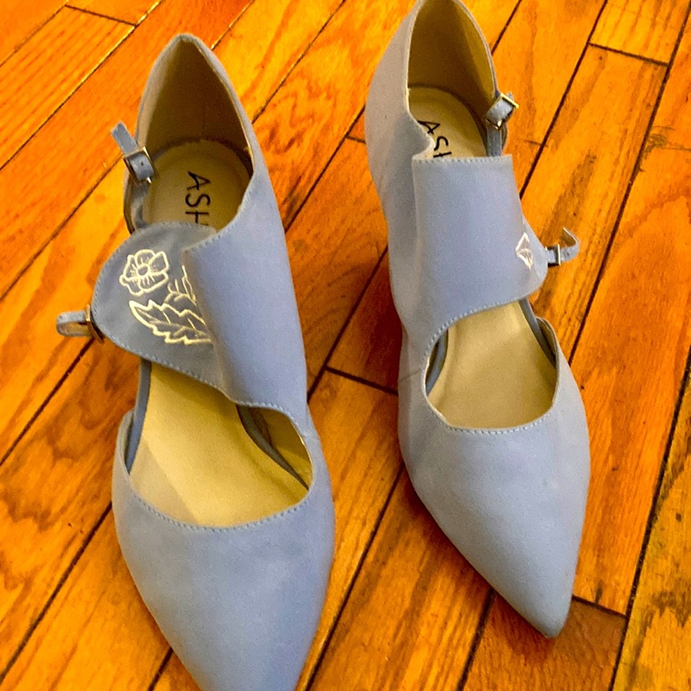 Astro suede shoes size 11 inch 2.5 inch heels side buckles blue Floral flap